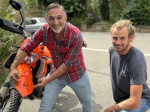 Bild von mauro und Tobias beim Dreh für den Trödeltrupp mit Wir kaufen dein Motorrad